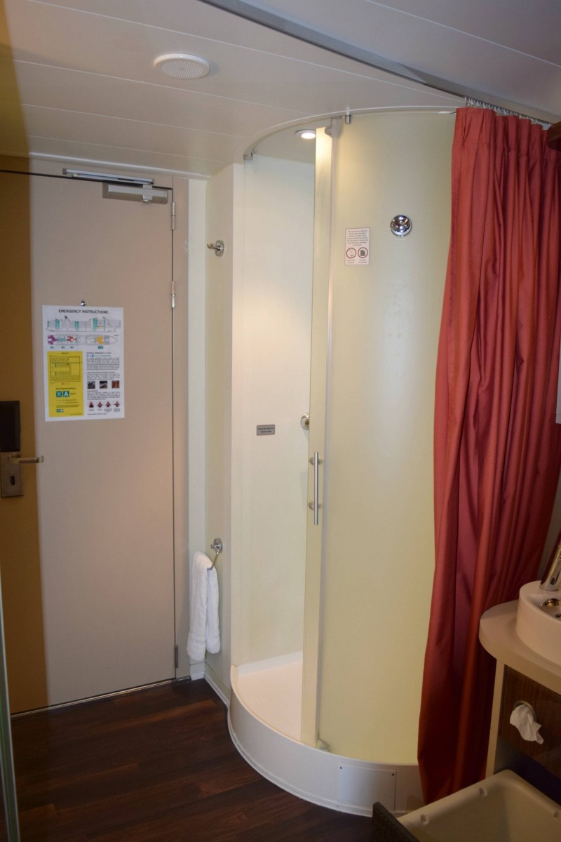 shower-Norweigan-Epic-family-stateroom