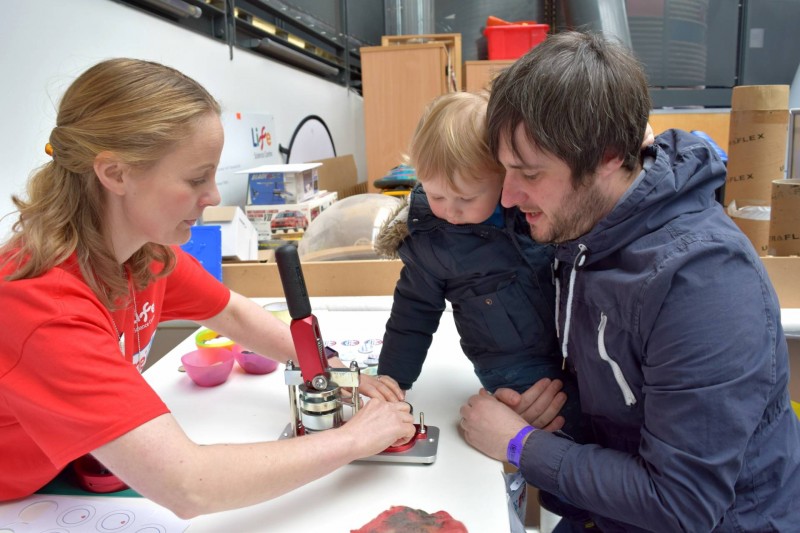 Maker-Faire-making-badges