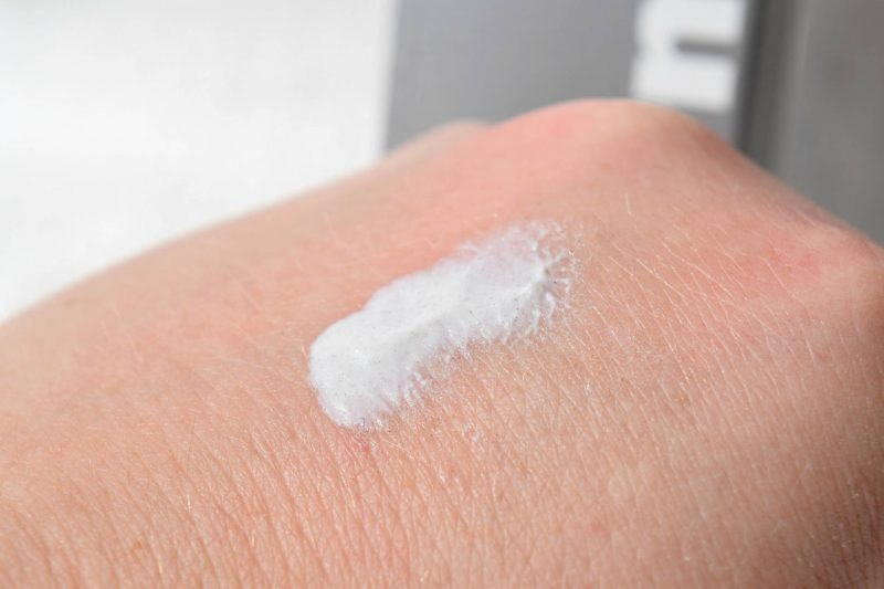 Dermalogica-Hydrablur-on-hand