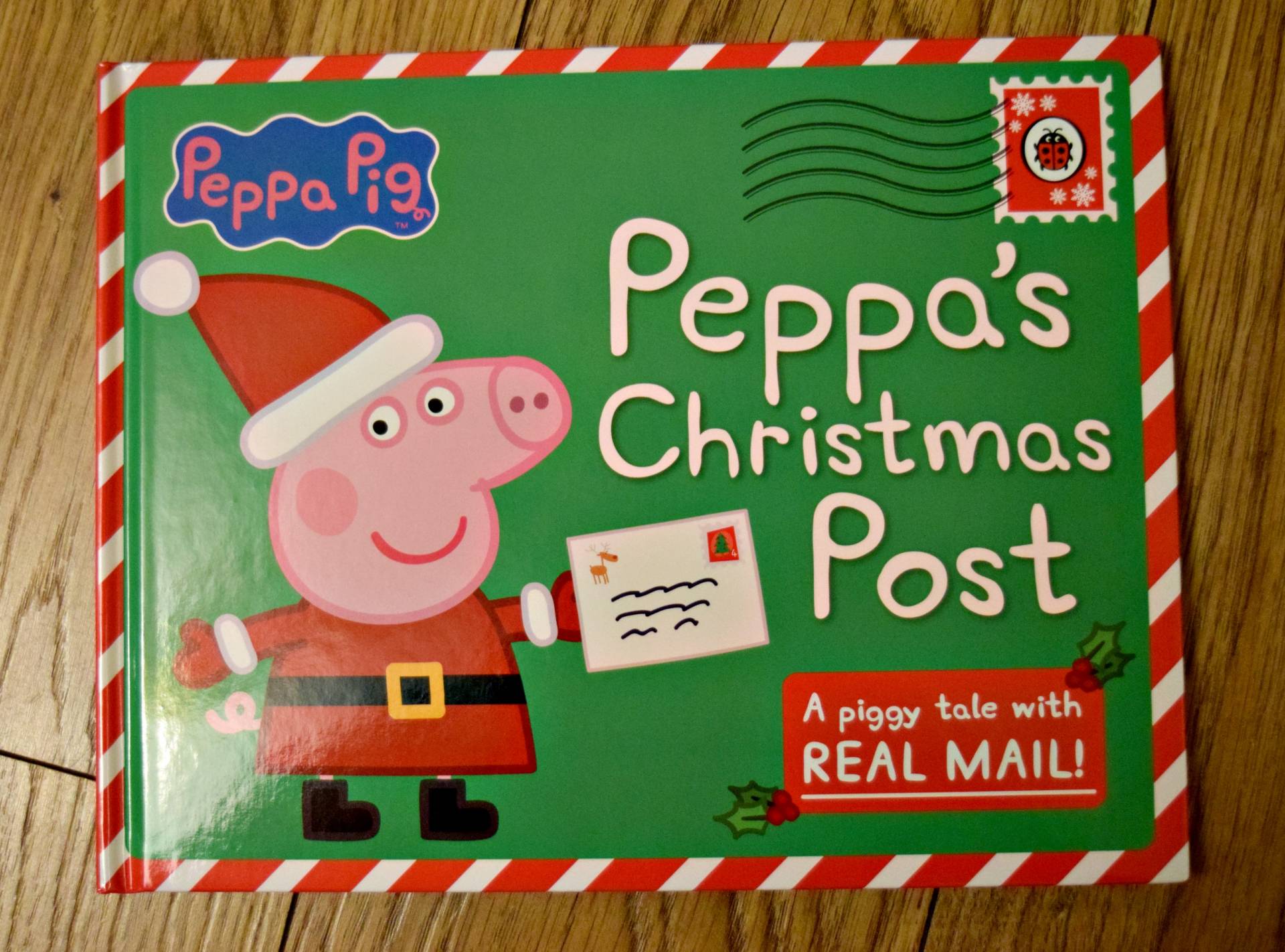 Peppa worksheet. Peppa Pig Christmas. Peppa Pig Christmas present. Peppa Pig father Christmas. Peppa Pig Christmas at the Hospital русский.