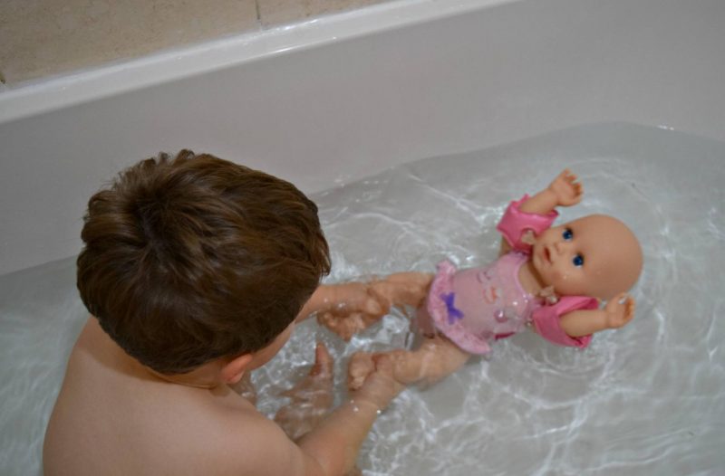 annabell learns to swim