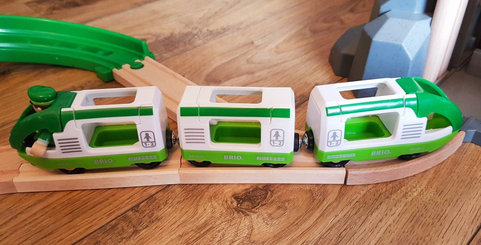 brio green travel train