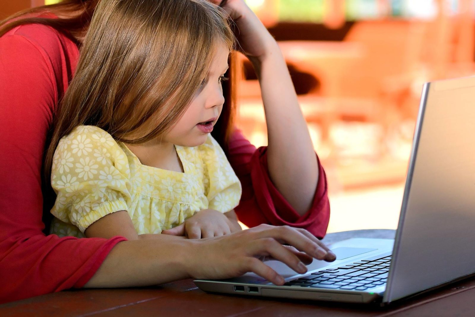 A Quick Guide To Help Stay-at-Home Parents Make Money From Blogging