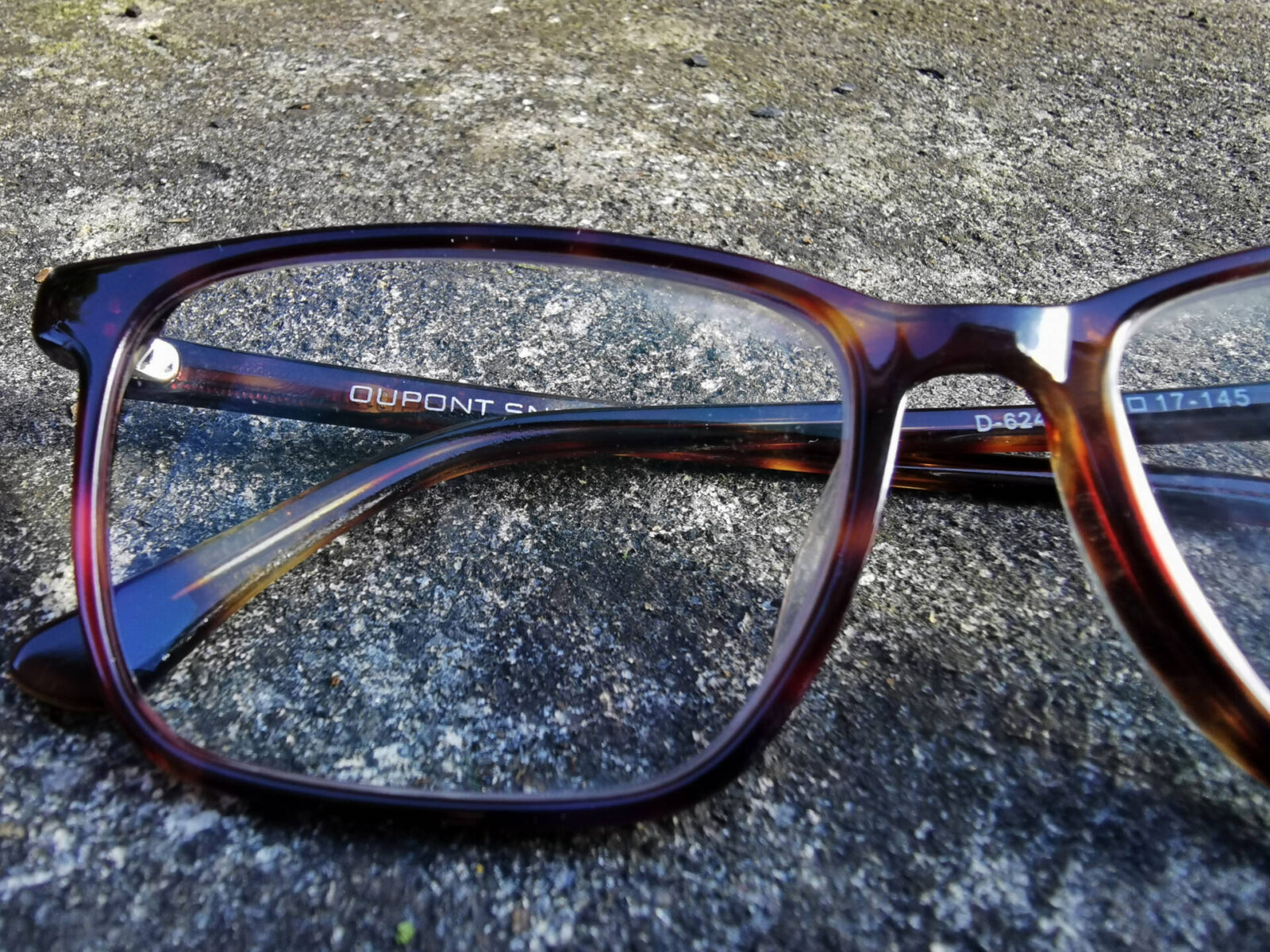 Glasseshop-brown-glasses-close-up