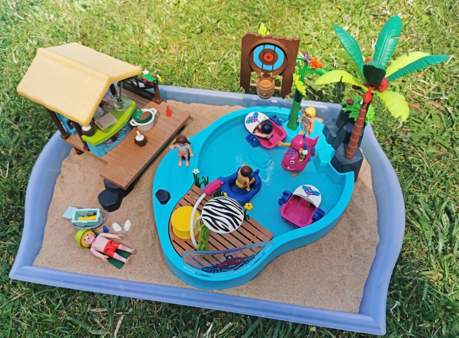 Playmobil-Aqua-Park-set-up